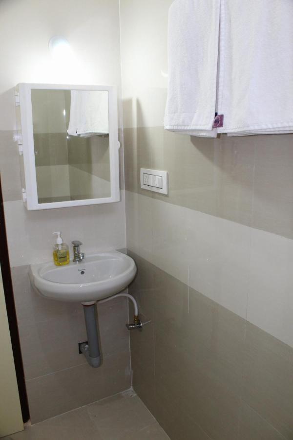 Sri Lakshmi Estates Apartment Siddapura  Bagian luar foto